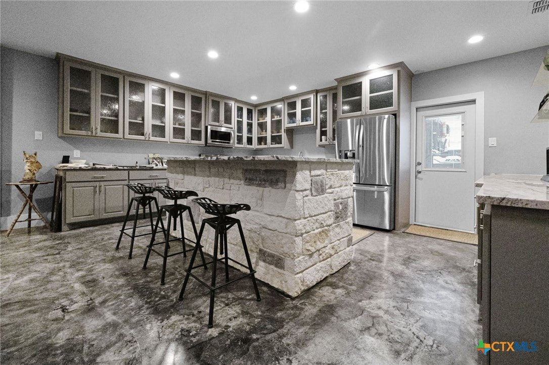148 Lakecreek Drive