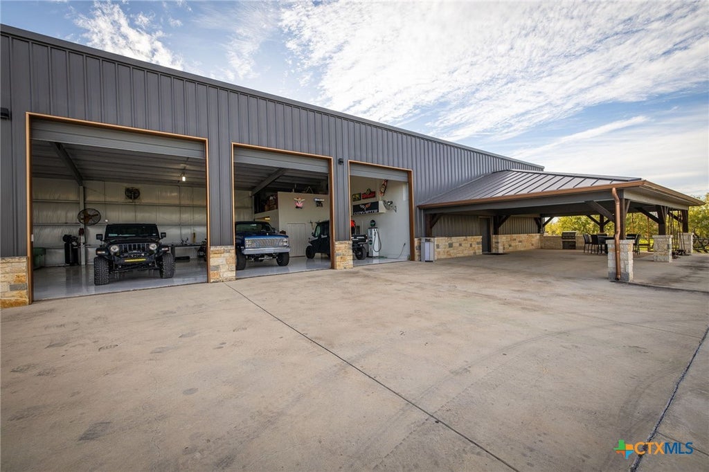 Photo of 148 Lakecreek Drive, New Braunfels, TX 78130 (MLS # 620706)