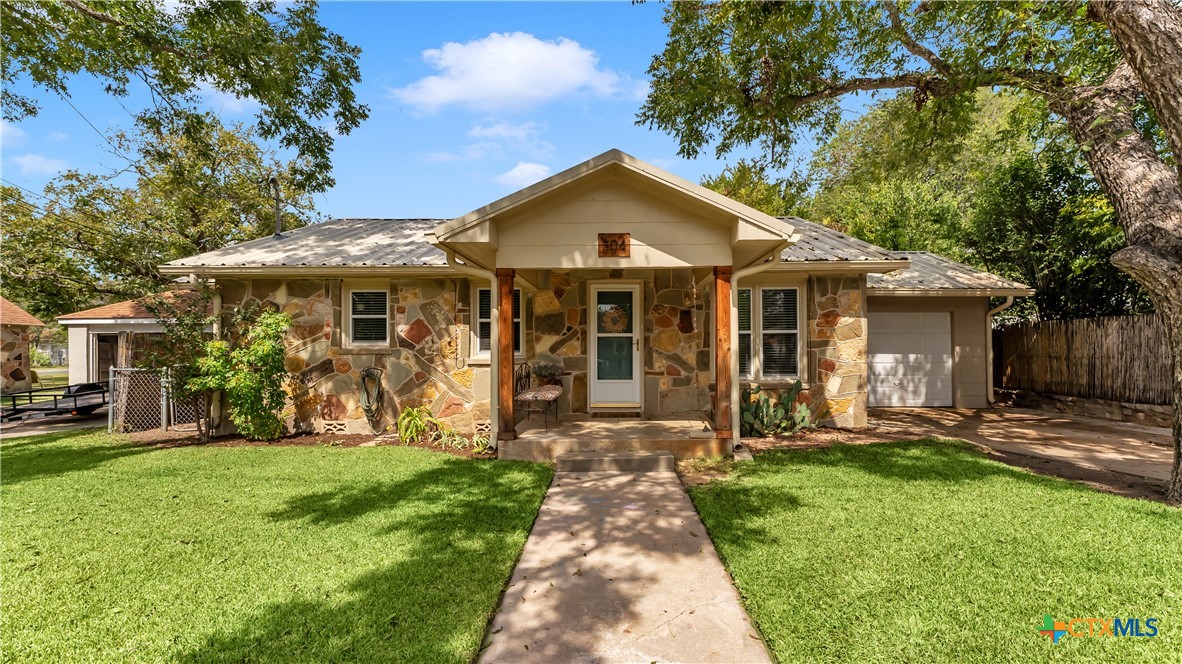 304 E Live Oak Street