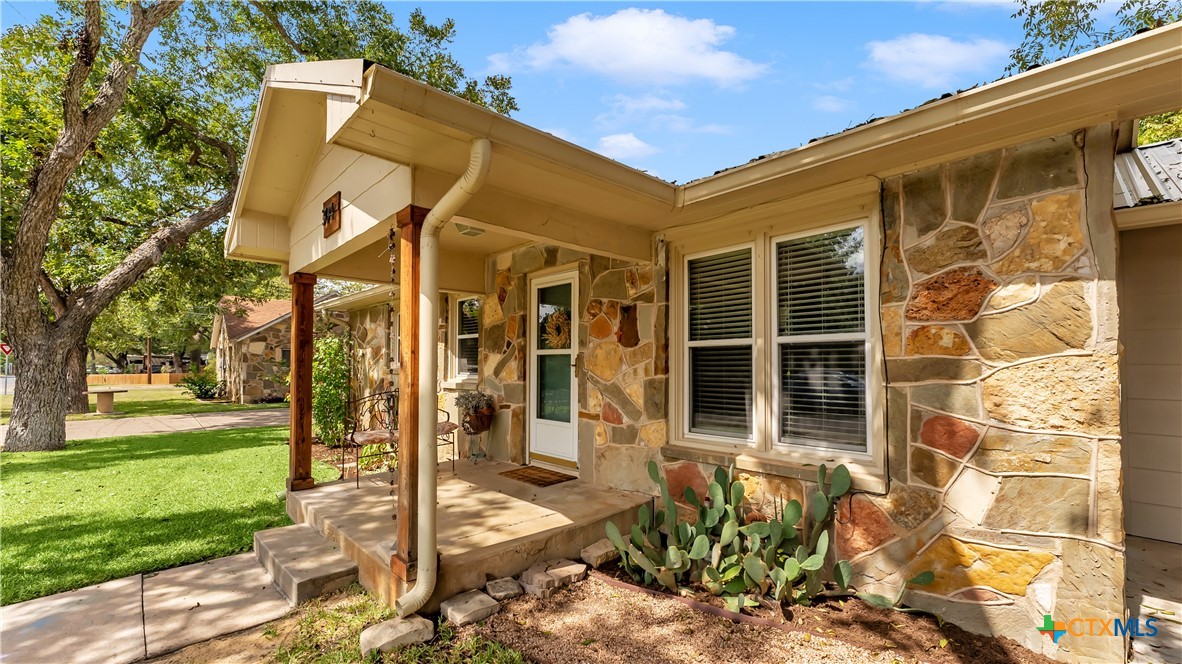 304 E Live Oak Street