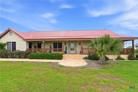 Photo of 8293 Boenig Road, Seguin, TX 78155 (MLS # 613570)