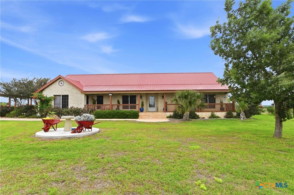 Photo of 8293 Boenig Road, Seguin, TX 78155 (MLS # 613570)