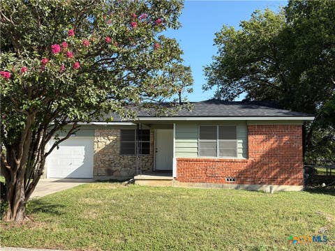 Photo of 706 W Avenue E, Copperas Cove, TX 76522 (MLS # 620618)