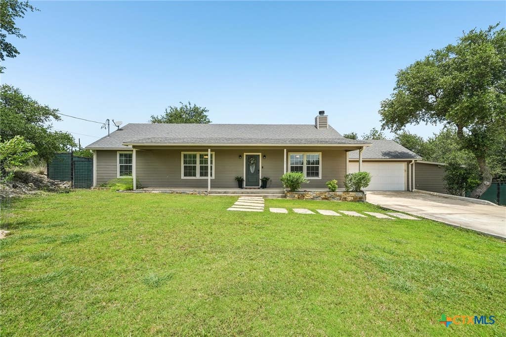 Photo of 141 Arnold Drive, Canyon Lake, TX 78133 (MLS # 615113)