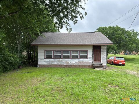 Photo of 601 E 5th Street, Nixon, TX 78140 (MLS # 611871)