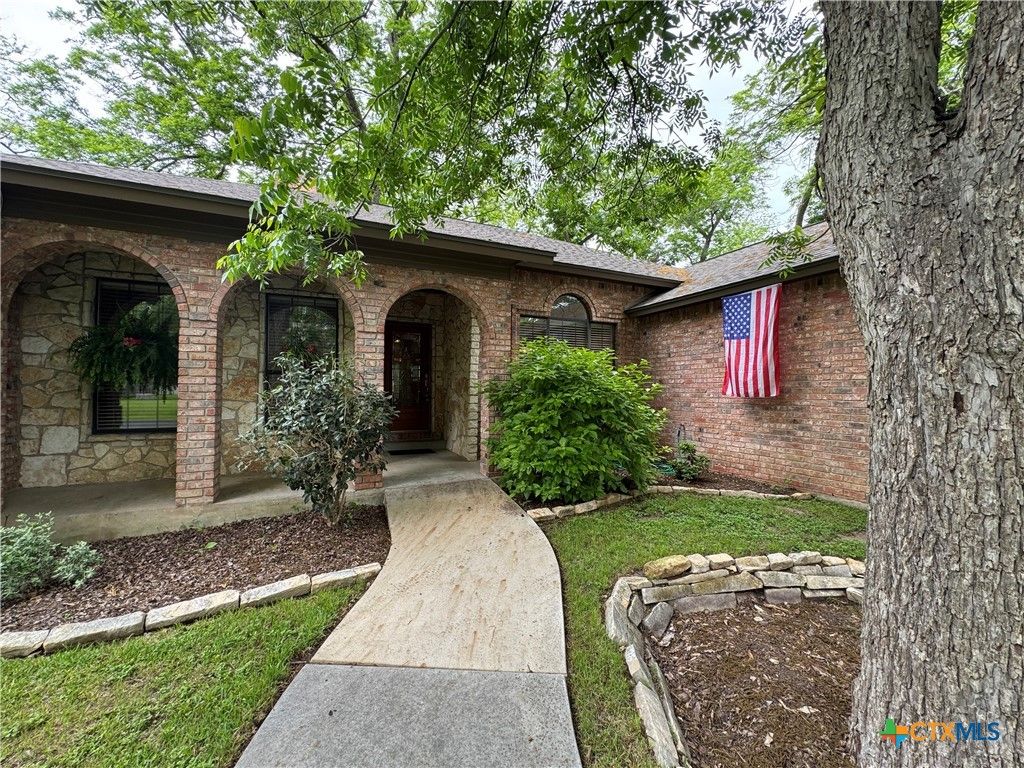 Photo of 433 Las Brisas Boulevard, Seguin, TX 78155 (MLS # 613074)