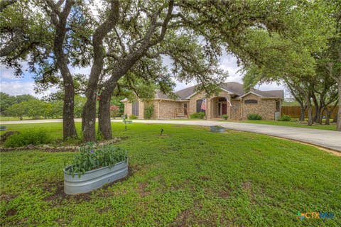 Photo of 8472 Rolling Acres Trail, Fair Oaks Ranch, TX 78015 (MLS # 616447)