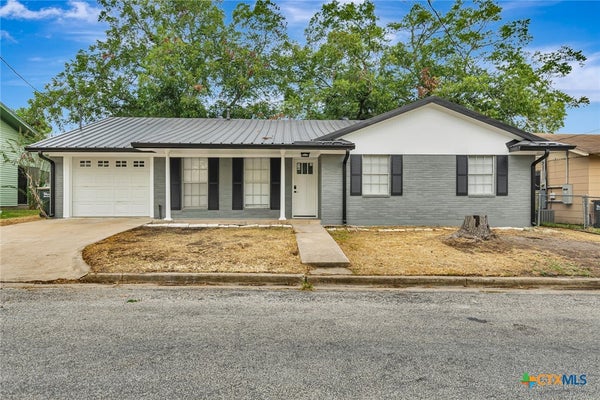 602 N MARKET ST, HALLETTSVILLE, TX 77964 - Image e4572f8d30290a4daa2d7111f6ae25a8/643173097