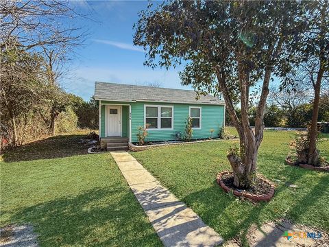 Photo of 816 E Avenue M, Temple, TX 76504 (MLS # 603226)