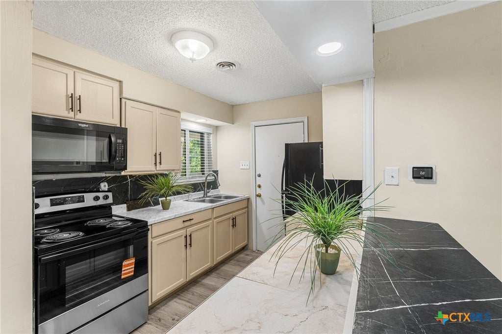 Photo of 801 Adela Street, Killeen, TX 76541 (MLS # 623163)