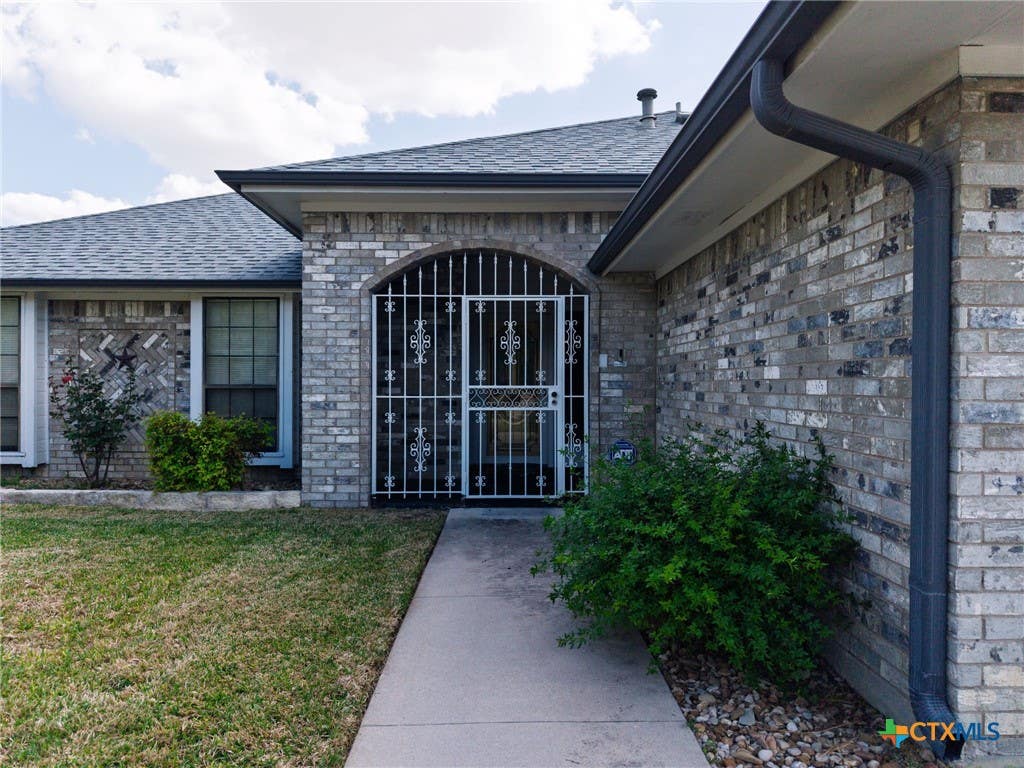 Photo of 3204 Pebble Drive, Killeen, TX 76542 (MLS # 616366)