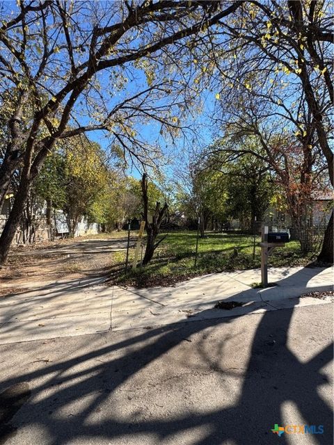 Photo of 398 Railroad Street, San Marcos, TX 78666 (MLS # 600665)