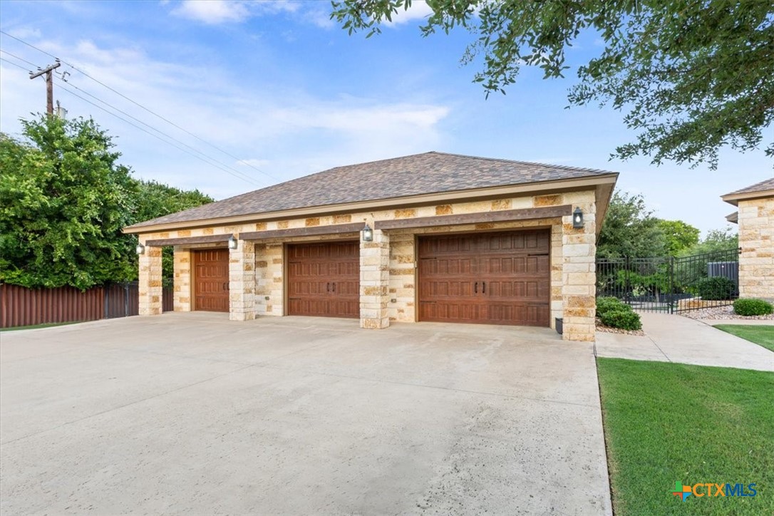 535 Creekside Drive