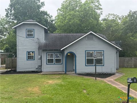 Photo of 105 W Brackenridge Street, Edna, TX 77957 (MLS # 612640)