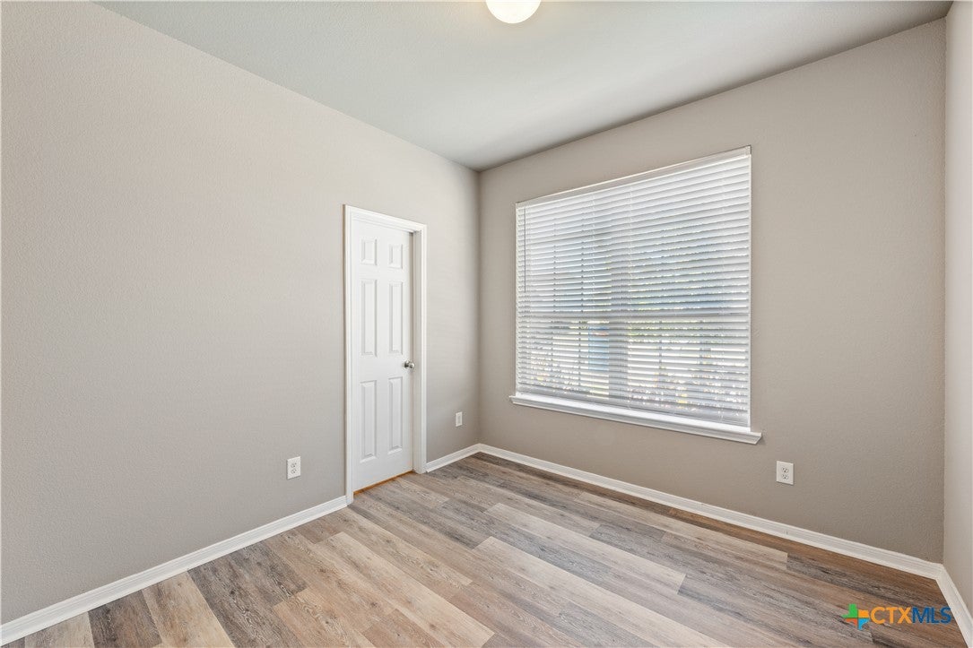8016 Hawthorn