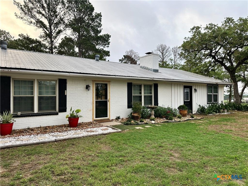 Photo of 890 E Highway 21, Bastrop, TX 78602 (MLS # 611217)