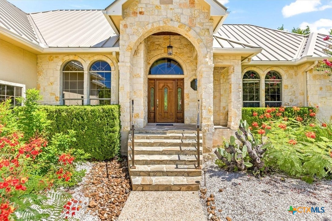 111 & 113 White Tail Drive