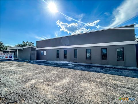 2403 N Laurent Victoria TX 77901