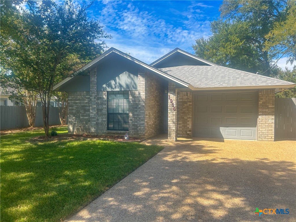 1904 N Harding Avenue