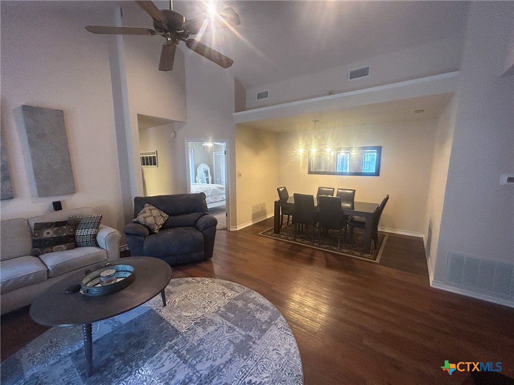 1904 N Harding Avenue