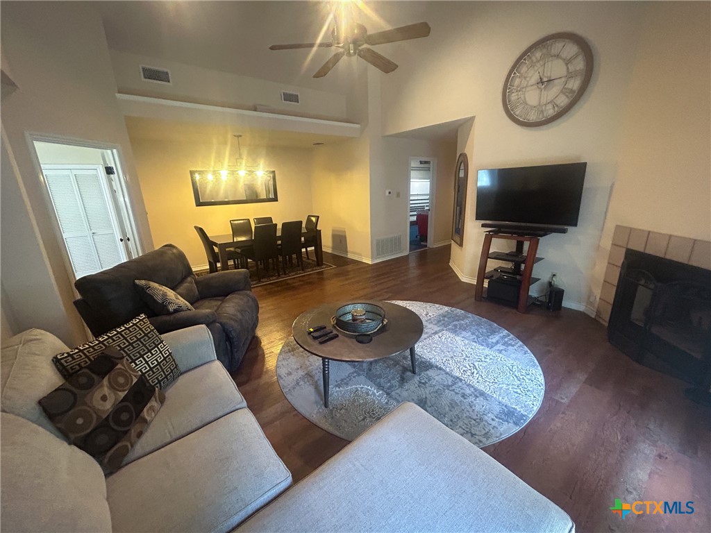 1904 N Harding Avenue