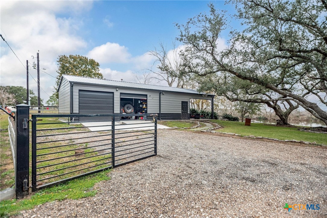 1236 Riverside Drive