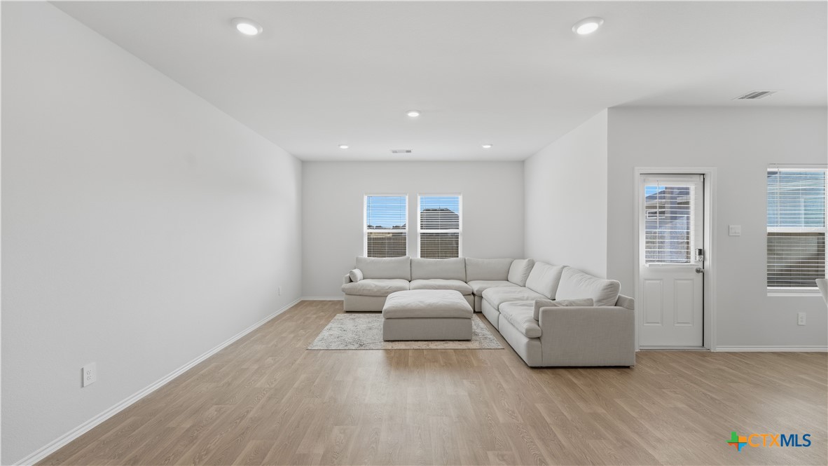 1708 Violeteared Way