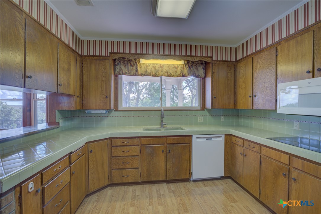 New Braunfels, Texas 78130, United States, 5 Bedrooms Bedrooms, ,4 BathroomsBathrooms,Residential,Pending,35254