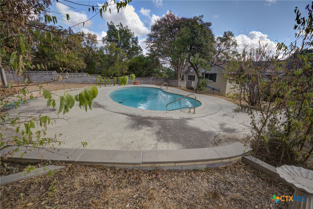 New Braunfels, Texas 78130, United States, 5 Bedrooms Bedrooms, ,4 BathroomsBathrooms,Residential,Pending,35254