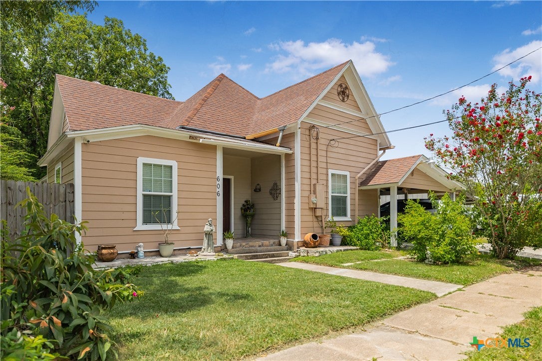 606 Schwab Street