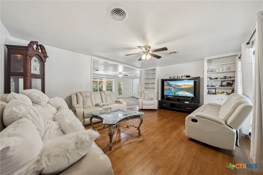 307 E Zenith Avenue