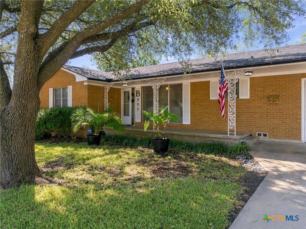 307 E Zenith Avenue