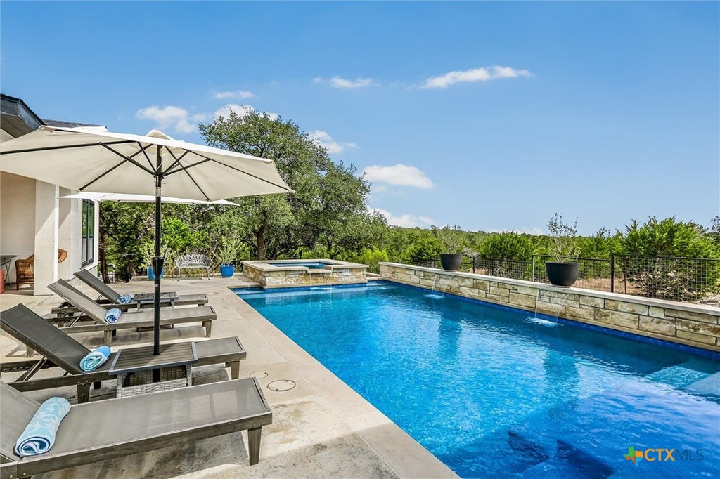 Photo of 1382 Primrose Path, Canyon Lake, TX 78133 (MLS # 625728)