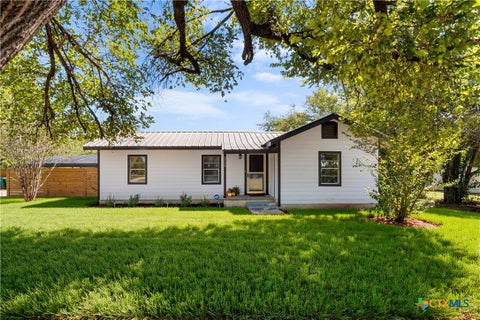 Photo of 2126 S Wall Street, Belton, TX 76513 (MLS # 625209)