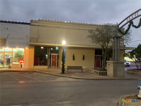 222 W Grand Avenue Yoakum TX 77995