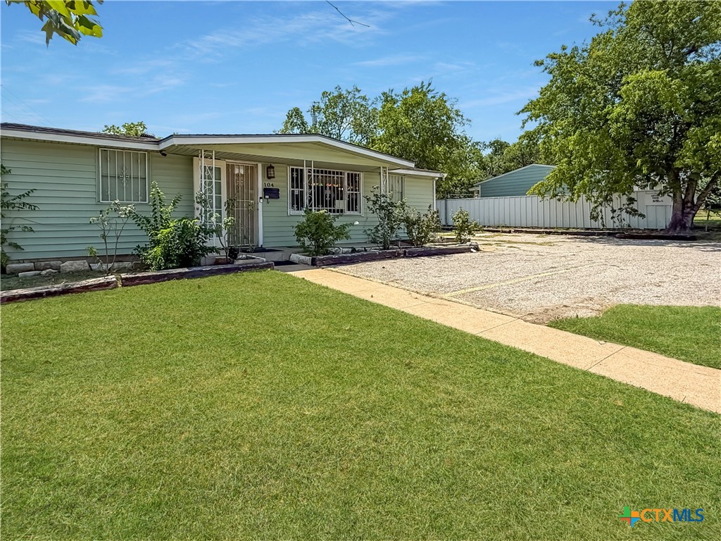 104 W Hallmark Avenue
