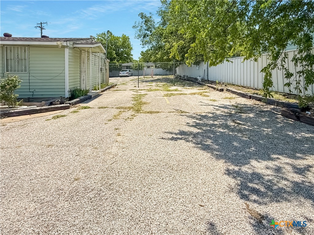 104 W Hallmark Avenue