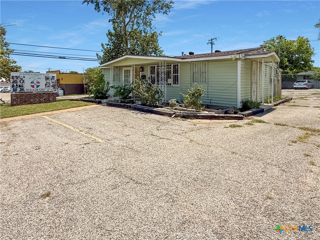 104 W Hallmark Avenue