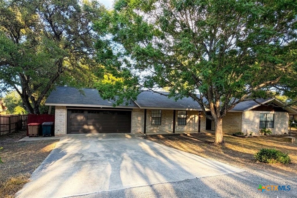 Photo of 124 Creekview Drive, Canyon Lake, TX 78133 (MLS # 625004)