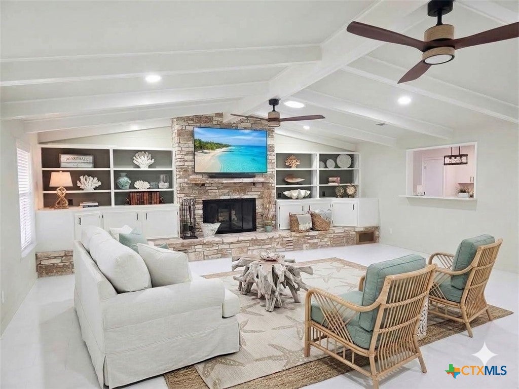 Photo of 124 Creekview Drive, Canyon Lake, TX 78133 (MLS # 625004)