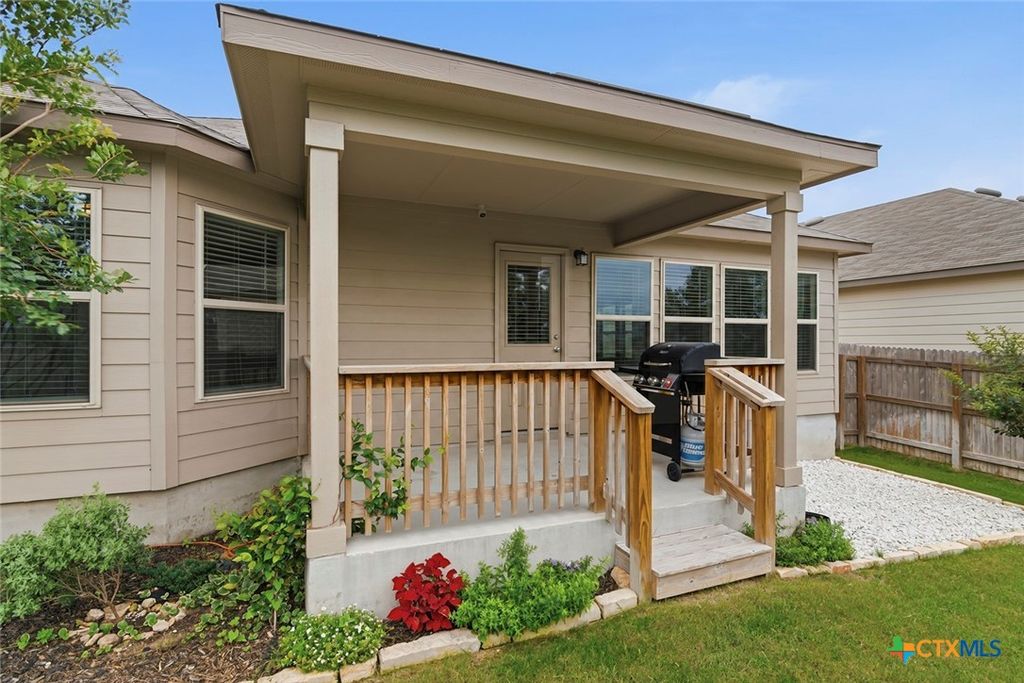 Photo of 2905 Greenbriar, Seguin, TX 78155 (MLS # 613413)