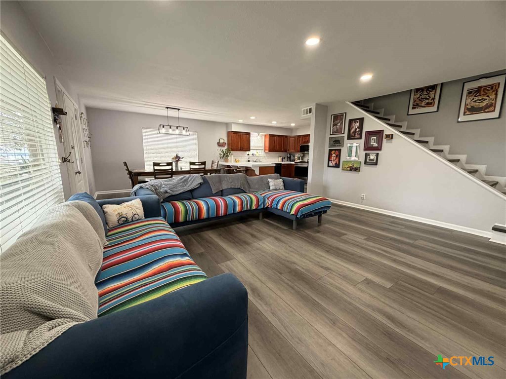 7255 Woodlake Circle