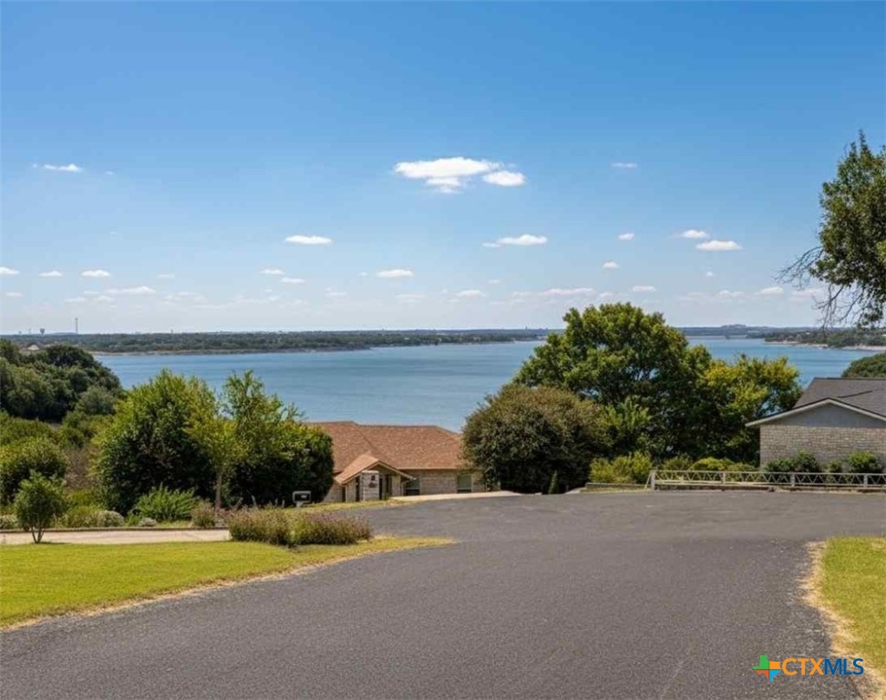 7255 Woodlake Circle