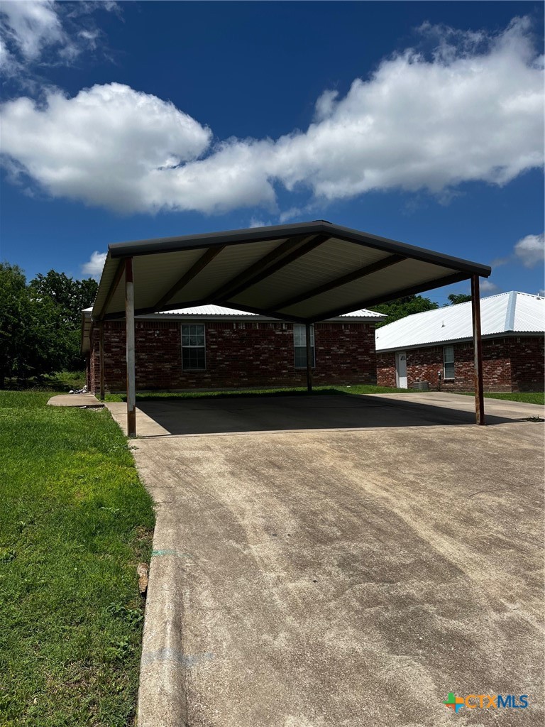 Photo 1 of 7 — 805 E Ave. I, Lampasas, TX 76550