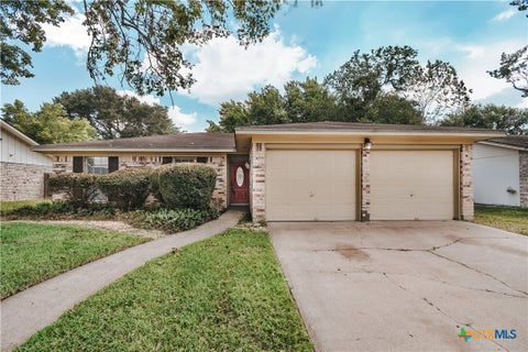 Photo of 106 Hickory Knoll Street, Victoria, TX 77901 (MLS # 618492)