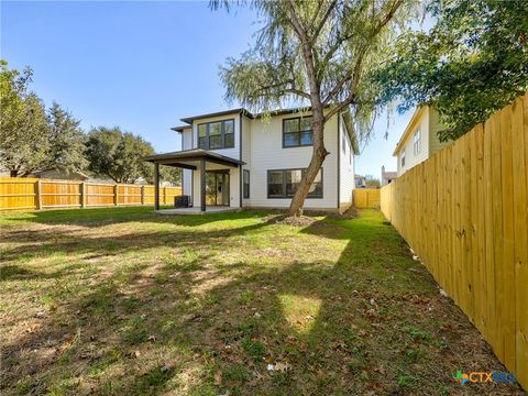 A home in Del Valle