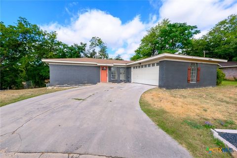 Photo of 625 Creek Drive, New Braunfels, TX 78130 (MLS # 599775)
