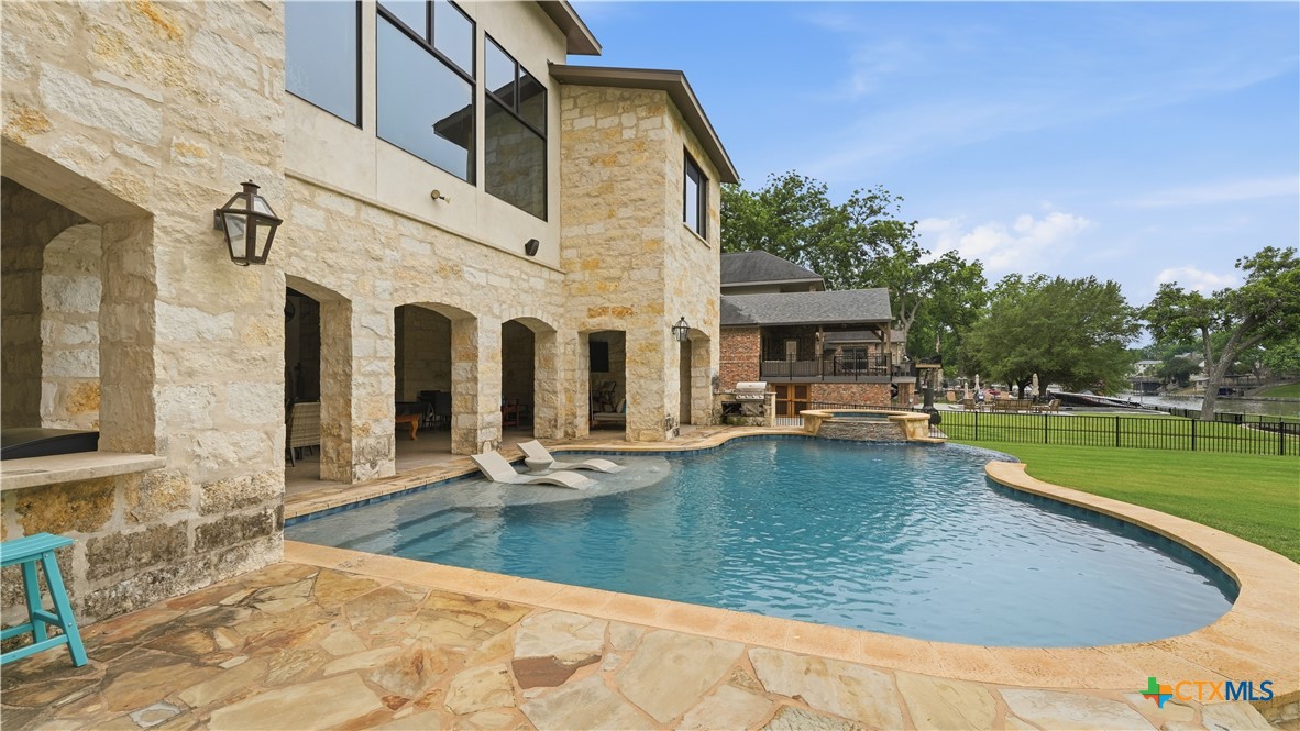 308 Paseo Del Rio