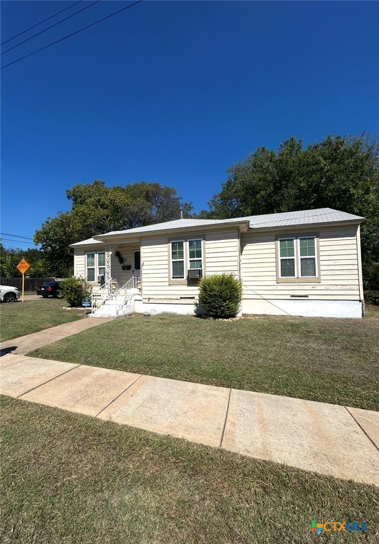 Photo of 901 Nolan Avenue, Killeen, TX 76541 (MLS # 627413)