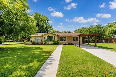Photo of 140 Hillcrest Drive, Luling, TX 78648 (MLS # 619866)